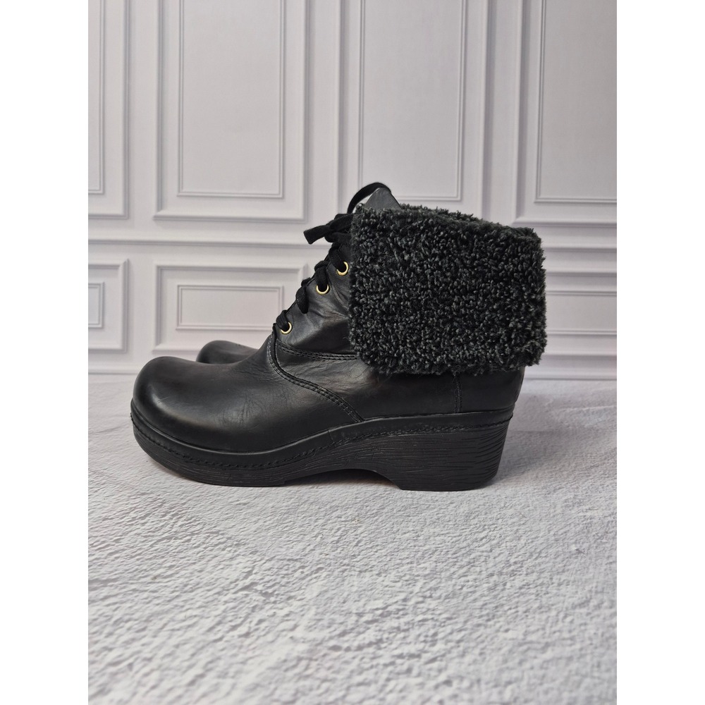 OTBT Black Leather Faux Fur Cuff Lace Up Wedge Ankle Boots Womens Size 9.5